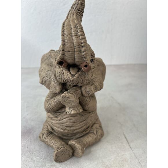The‎ Herd Peanut Sr. Elephant #3136 Martha Carey Tusk Missing Small Chips - Picture 2 of 11